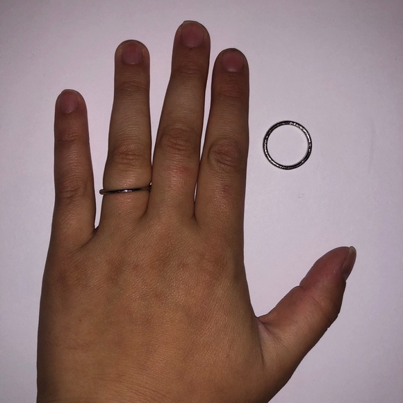 Jewelry: Dainty Silver Ring